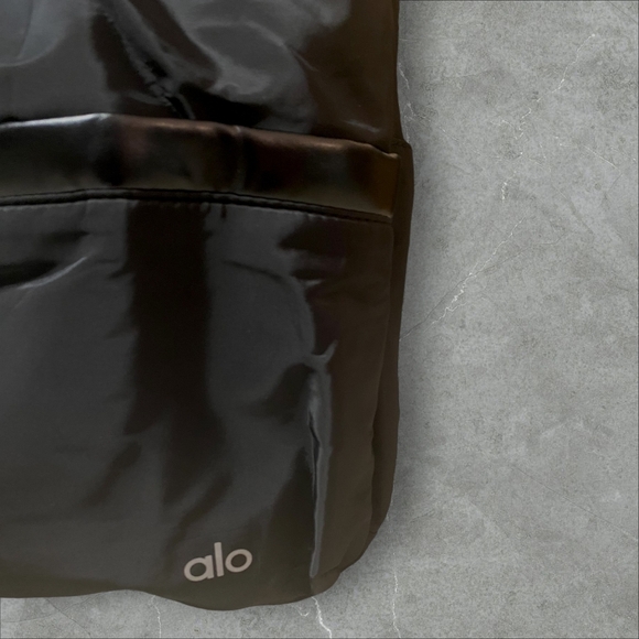 ALO Yoga sports large-capacity travel and leisure backpack - Picture 5 of 8